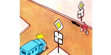 The driver of which vehicle has the right to priority movement?