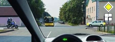 When making a left turn you must give way to