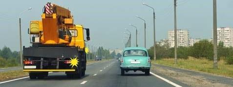 Is the driver of the car obliged to give way to the driver of the truck crane changing into his lane?